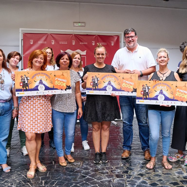 Ganadoras y participantes del Concurso de Escaparates de Halloween 2024