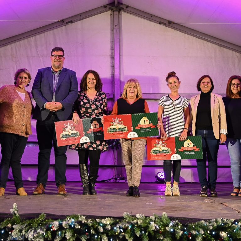 Entrega del premio del concurso de escaparates de navidad 2022